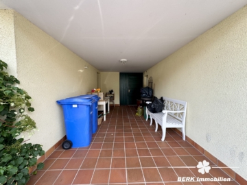 RESERVIERT – BERK Immobilien – Doppelhaushälfte mit Einliegerwohnung in ruhiger, familienfreundlicher Lage - Carport (104900)