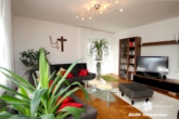 Wohnbereich - BERK Immobilien – Charmante 2-Zimmer-ETW mit großzügiger Terrasse, Garten, Garage + Dachboden