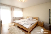 Schlafzimmer - BERK Immobilien – Charmante 2-Zimmer-ETW mit großzügiger Terrasse, Garten, Garage + Dachboden
