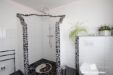 Badezimmer - BERK Immobilien – Charmante 2-Zimmer-ETW mit großzügiger Terrasse, Garten, Garage + Dachboden