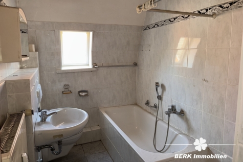 BERK Immobilien – Wohn- und Geschäftshaus in zentraler Lage von Miltenberg - Badezimmer (126262)