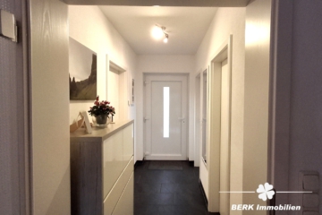 BERK Immobilien – Charmante Doppelhaushälfte mit hohen Wohlfühlfaktor in Elsenfeld - Flur (109264)