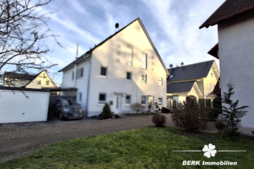 BERK Immobilien – Charmante Doppelhaushälfte mit hohen Wohlfühlfaktor in Elsenfeld - Frontansicht (109269)