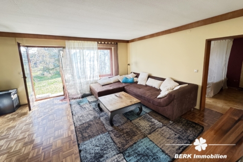 BERK Immobilien – Großzügiges Siedlungshaus mit Anbau & viel Potenzial in ruhiger Lage - Wohnzimmer EG (123428)