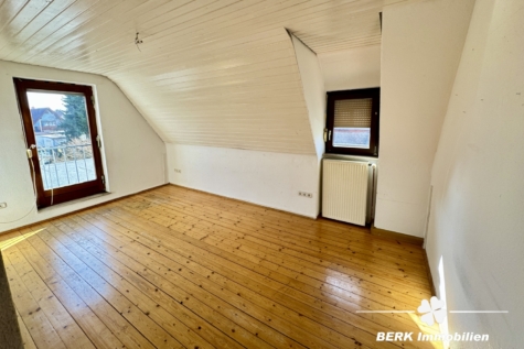 BERK Immobilien – Großzügiges Siedlungshaus mit Anbau & viel Potenzial in ruhiger Lage - Schlafzimmer  DG (123435)