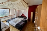 Schlafzimmer EG - BERK Immobilien – Großzügiges Siedlungshaus mit Anbau & viel Potenzial in ruhiger Lage