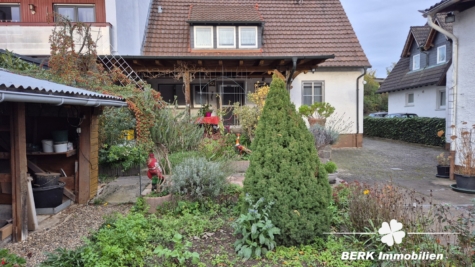 BERK Immobilien – Familienfreundliches Haus mit viel Platz und vielseitigem Nebengebäude - Außenansicht (116011)