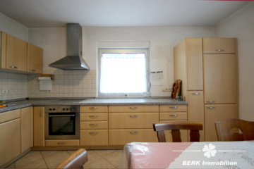 BERK Immobilien – Familienfreundliches Haus mit viel Platz und vielseitigem Nebengebäude - Küche und Essbereich EG (110130)