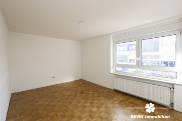 BERK Immobilien – Großzügiges Einfamilienhaus mit zauberhaftem Burgblick und weitläufigem Grundstück - OG Zimmer III (111819)