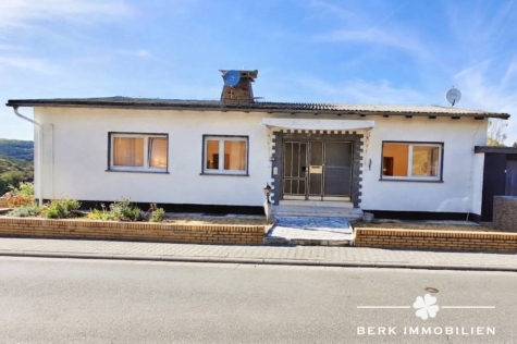 BERK Immobilien – Großzügiges Wohnhaus mit viel Platz und vielfältigen Möglichkeiten in Lützelbach - Frontansicht (128430)