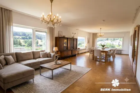 BERK Immobilien – Großzügiges Wohnhaus mit viel Platz und vielfältigen Möglichkeiten in Lützelbach - so könnte das Wohn- und Essbereich im EG aussehen - KI generiertes Bild (130580)