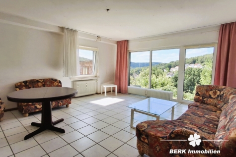 BERK Immobilien – Großzügiges Wohnhaus mit viel Platz und vielfältigen Möglichkeiten in Lützelbach - Wohnzimmer UG (125730)