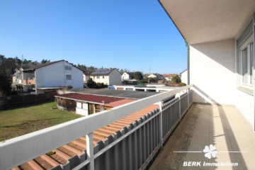 BERK Immobilien – Familienfreundliches Einfamilienhaus in zentraler Lage von Stockstadt - Balkon OG (104632)