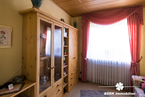 BERK Immobilien – Großzügiges Zweifamilienhaus mit Potenzial für Ausbau & Mehrgenerationenwohnen - Gästezimmer EG (116908)