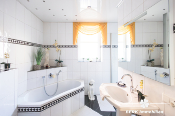 BERK Immobilien – Großzügiges Zweifamilienhaus mit Potenzial für Ausbau & Mehrgenerationenwohnen - Badezimmer EG (111853)