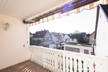 BERK Immobilien – Großzügiges Zweifamilienhaus mit Potenzial für Ausbau & Mehrgenerationenwohnen - Balkon OG (111858)