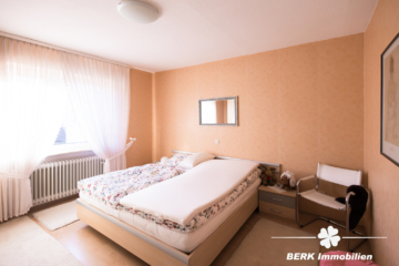 BERK Immobilien – Großzügiges Zweifamilienhaus mit Potenzial für Ausbau & Mehrgenerationenwohnen - Schlafzimmer OG (111860)