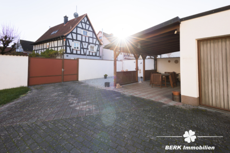 BERK Immobilien – Großzügiges Zweifamilienhaus mit Potenzial für Ausbau & Mehrgenerationenwohnen - Freisitz (116922)