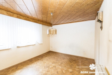 BERK Immobilien – Großzügiges Zweifamilienhaus mit Charme und viel Platz für Generationen - EG Wohnzimmer (111158)