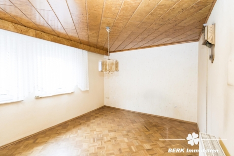 BERK Immobilien – Großzügiges Zweifamilienhaus mit Charme und viel Platz für Generationen - EG Wohnzimmer (116071)