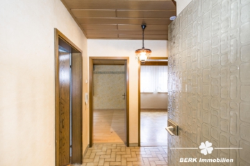 BERK Immobilien – Großzügiges Zweifamilienhaus mit Charme und viel Platz für Generationen - EG Eingangsbereich (111156)
