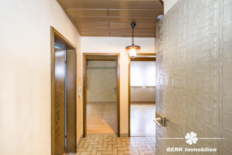 BERK Immobilien – Großzügiges Zweifamilienhaus mit Charme und viel Platz für Generationen - EG Eingangsbereich (116069)
