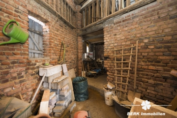BERK Immobilien – Großzügiges Zweifamilienhaus mit Charme und viel Platz für Generationen - Scheune (111155)