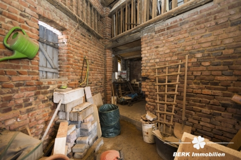 BERK Immobilien – Großzügiges Zweifamilienhaus mit Charme und viel Platz für Generationen - Scheune (116068)