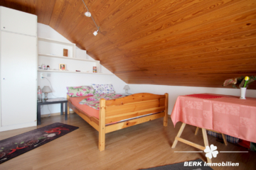 BERK Immobilien – Charmantes Einfamilienhaus mit schönem Garten in TOP-Wohnlage von Mainaschaff - Schlafbereich - DG (104617)