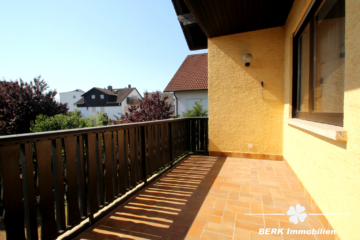 BERK Immobilien – Charmantes Einfamilienhaus mit schönem Garten in TOP-Wohnlage von Mainaschaff - Balkon - OG (104614)