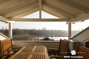 BERK Immobilien – Lichtdurchflutete Dachgeschosswohnung in direkter Mainlage mit Panorama-Loggia - Loggia (117125)