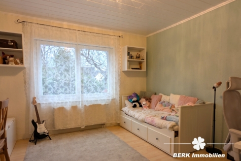 BERK Immobilien – Charmante Erdgeschosswohnung mit Gartenidylle in Daxberg - Kinderzimmer (118924)