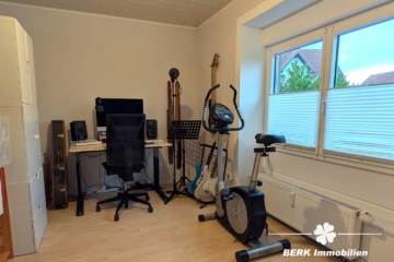 BERK Immobilien – Charmante Erdgeschosswohnung mit Gartenidylle in Daxberg - Arbeitszimmer (111401)