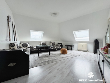 BERK Immobilien – 2-Zimmer-Wohnung mit Wintergarten in zentraler Lage von Dietzenbach-Steinberg - Wohnzimmer (107146)