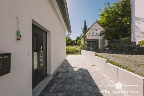 BERK Immobilien – Neuwertiges Einfamilienhaus zum Wohlfühlen in Klingenberg-Trennfurt - Außenansicht (131788)