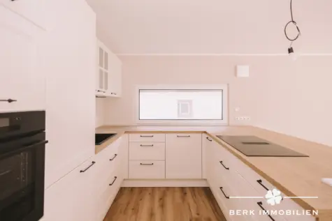 BERK Immobilien – Neuwertiges Einfamilienhaus zum Wohlfühlen in Klingenberg-Trennfurt - Küche (131796)