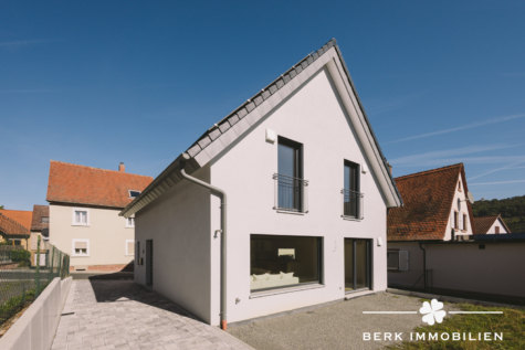 BERK Immobilien – Neuwertiges Einfamilienhaus zum Wohlfühlen in Klingenberg-Trennfurt - Titelbild (128723)