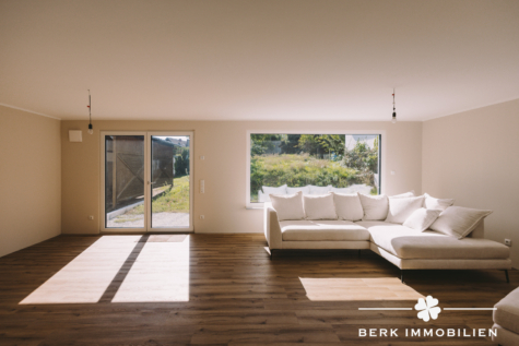 BERK Immobilien – Neuwertiges Einfamilienhaus zum Wohlfühlen in Klingenberg-Trennfurt - Wohn- und Essbereich Originalbild (128727)