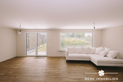 BERK Immobilien – Neuwertiges Einfamilienhaus zum Wohlfühlen in Klingenberg-Trennfurt - Wohn- und Essbereich Original (128728)
