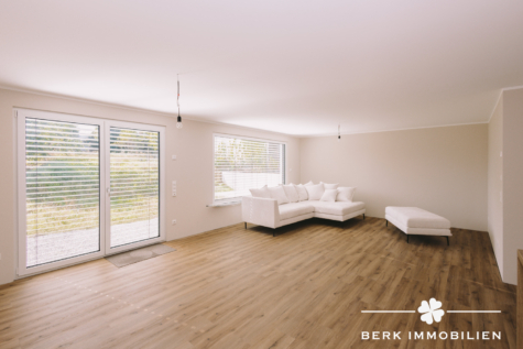 BERK Immobilien – Neuwertiges Einfamilienhaus zum Wohlfühlen in Klingenberg-Trennfurt - Wohn- und Essbereich Original (128730)