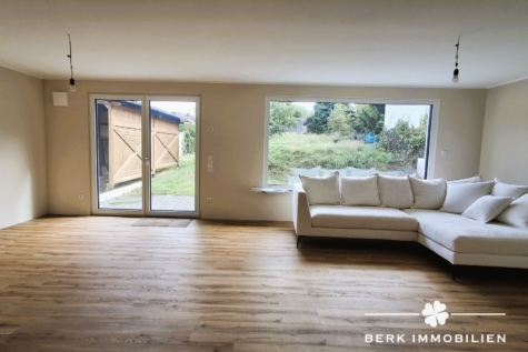 BERK Immobilien – Neuwertiges Einfamilienhaus zum Wohlfühlen in Klingenberg-Trennfurt - Wohn- und Essbereich Originalbild (128006)