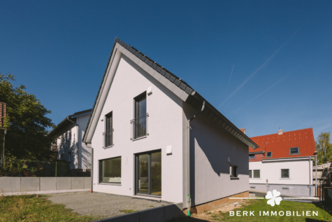 BERK Immobilien – Neuwertiges Einfamilienhaus zum Wohlfühlen in Klingenberg-Trennfurt - Außenansicht (128953)