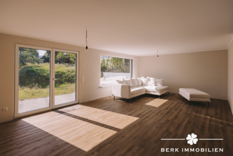 BERK Immobilien – Neuwertiges Einfamilienhaus zum Wohlfühlen in Klingenberg-Trennfurt - Wohn- und Essbereich Original (128731)