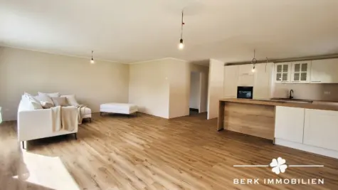 BERK Immobilien – Neuwertiges Einfamilienhaus zum Wohlfühlen in Klingenberg-Trennfurt - Wohn- und Essbereich Original (131792)