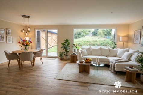 BERK Immobilien – Neuwertiges Einfamilienhaus zum Wohlfühlen in Klingenberg-Trennfurt - So könnte das Wohn- und Essbereich aussehen KI-Generiert (128007)