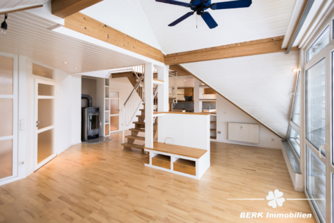 BERK Immobilien – Großzügiges Wohnen auf zwei Ebenen: 5-Zimmer-Maisonette in Radheim - Wohnbereich (126338)