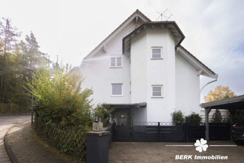 BERK Immobilien – Großzügiges Wohnen auf zwei Ebenen: 5-Zimmer-Maisonette in Radheim - Hausansicht (126372)