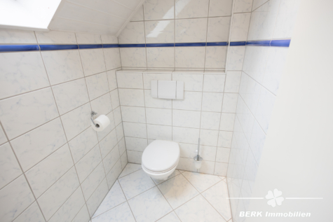 BERK Immobilien – Großzügiges Wohnen auf zwei Ebenen: 5-Zimmer-Maisonette in Radheim - Gäste WC (126347)