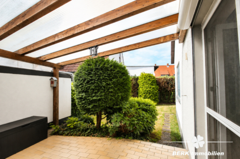 BERK Immobilien – Freistehendes Zweifamilienhaus in begehrter Lage von Stockstadt mit PKW-Garage - EG Terrasse Garten - KI optimiert (124932)