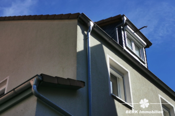 BERK Immobilien – Teilrenoviertes gemütliches Altstadthäuschen in zentraler Lage von Amorbach - BERK Immobilien - Fassade Detail (106633)